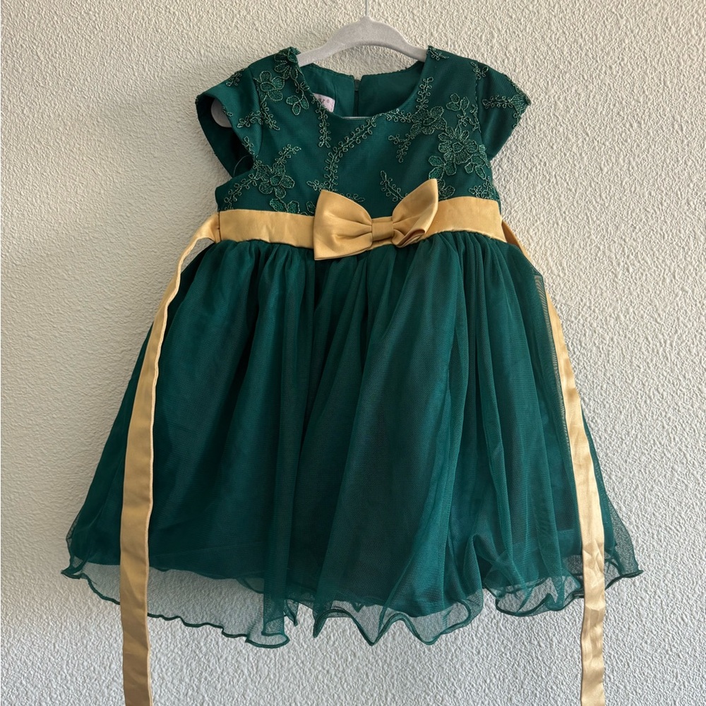 Cute festive dress!!